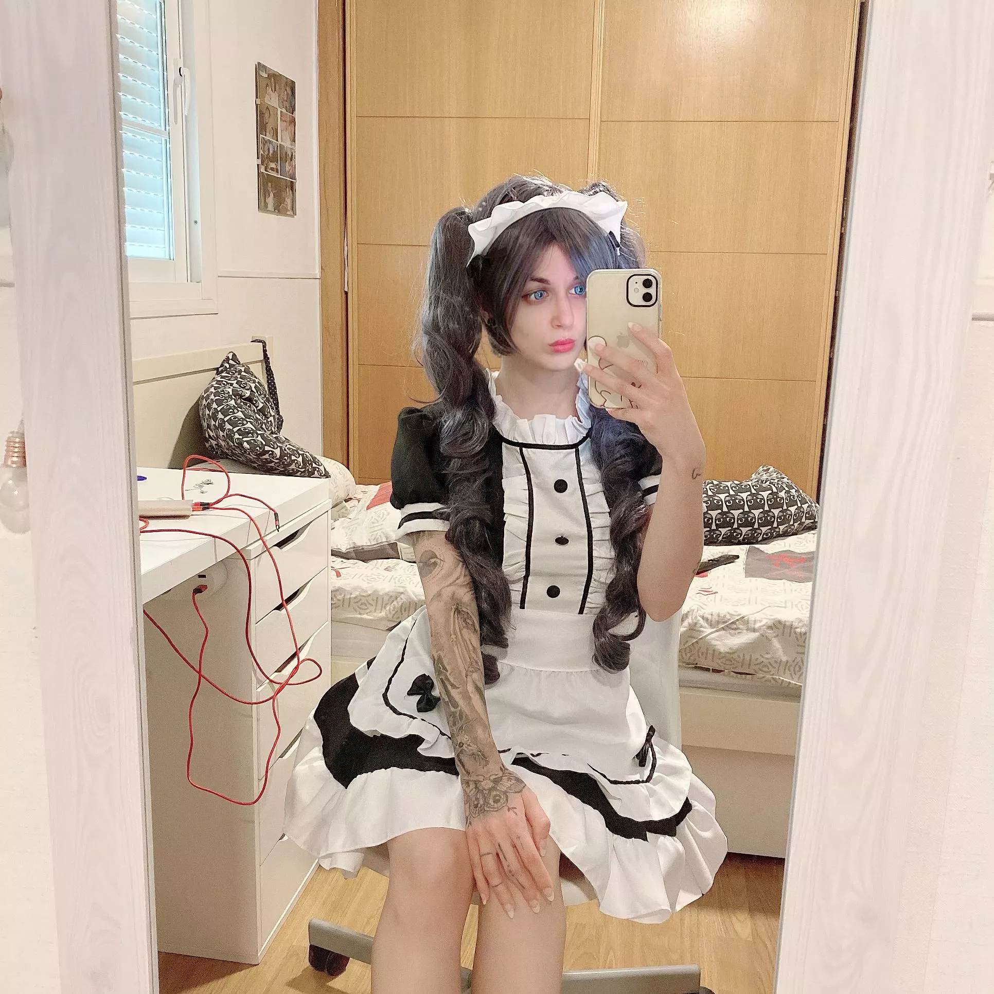 Maid ready to service you with my holes posted by wryprovid