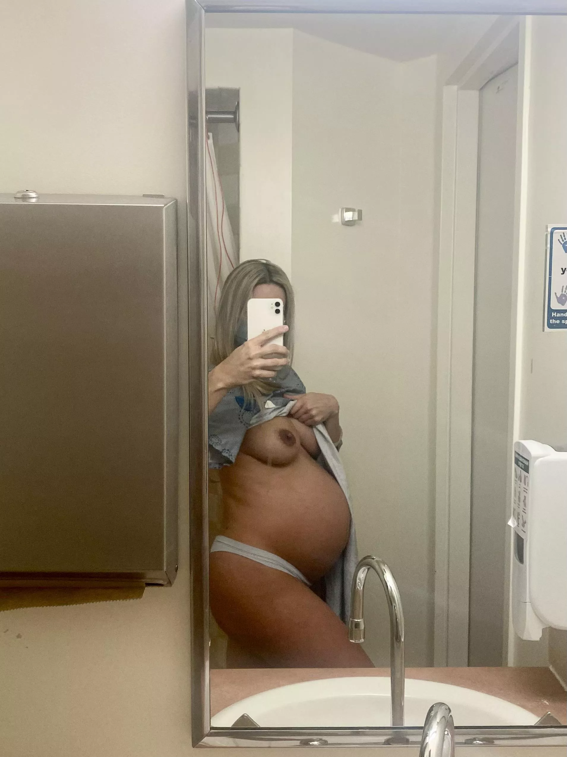 Minutes before birth - think there’s time for one last preggo fuck? posted by fitMILFsav