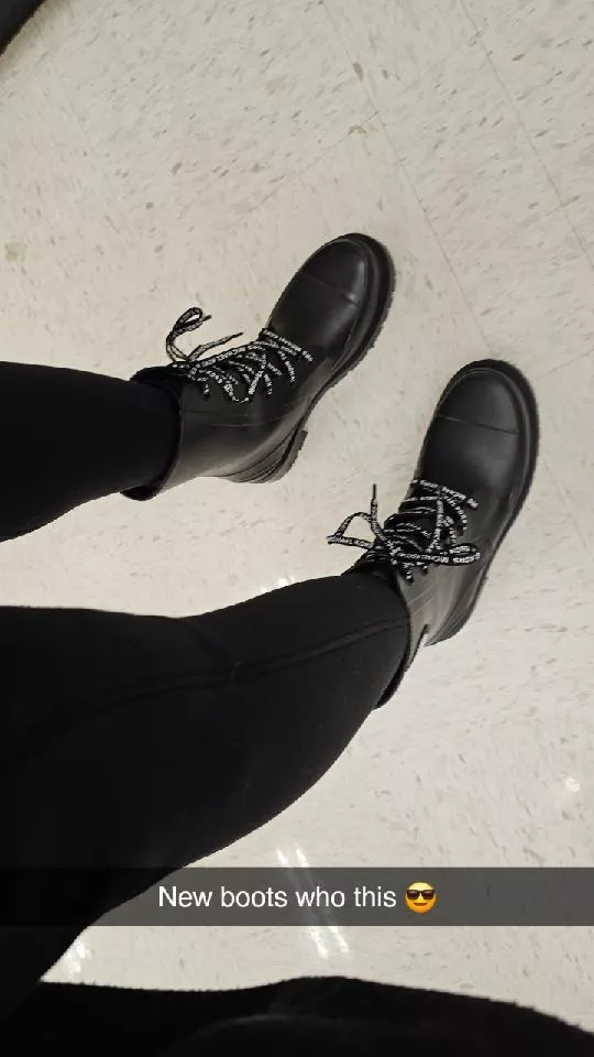 New Boots, Who dis? Lol posted by Leggylibralatina