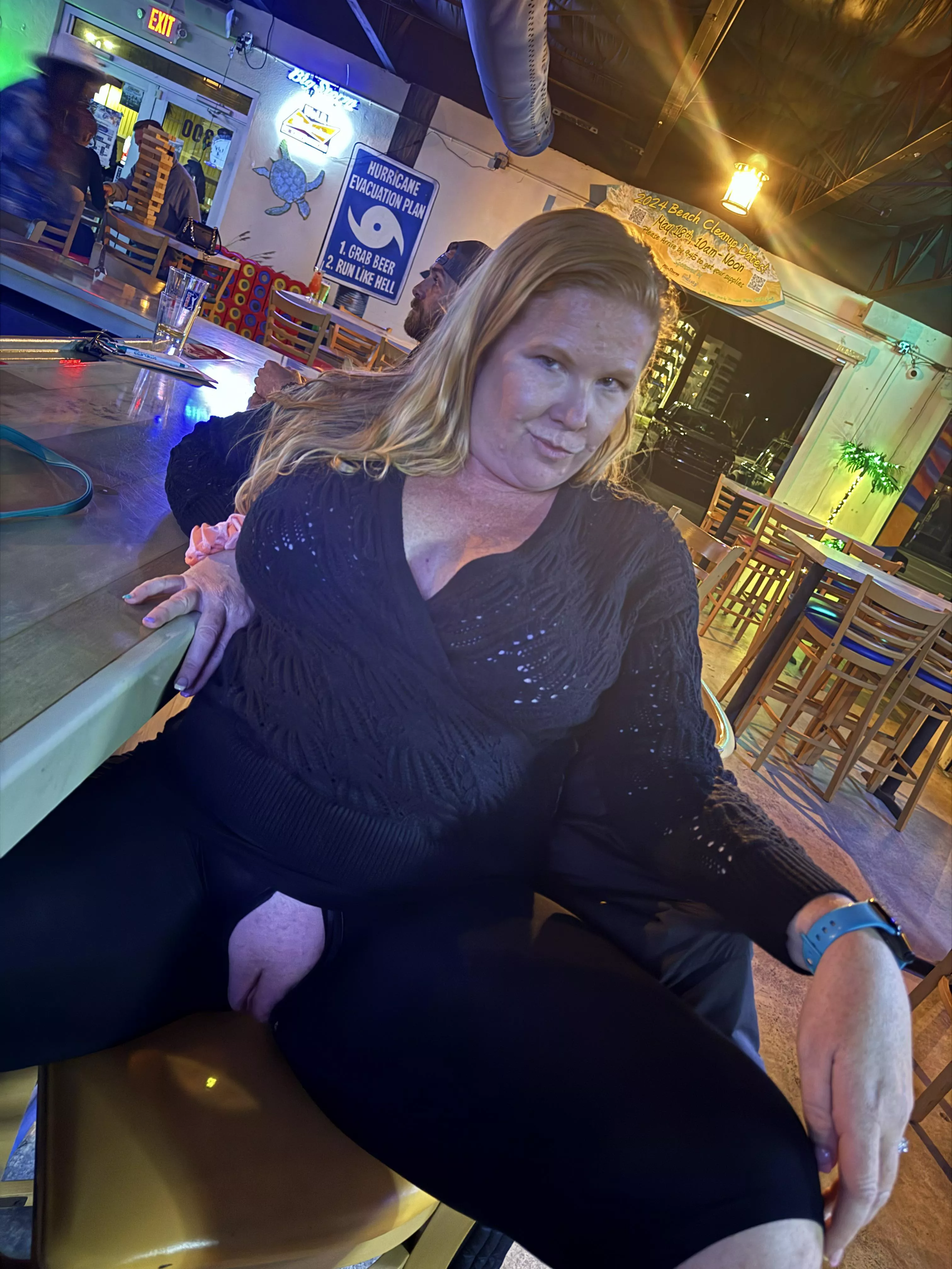 New leggings she wore all night at the bar posted by youngtexascouple