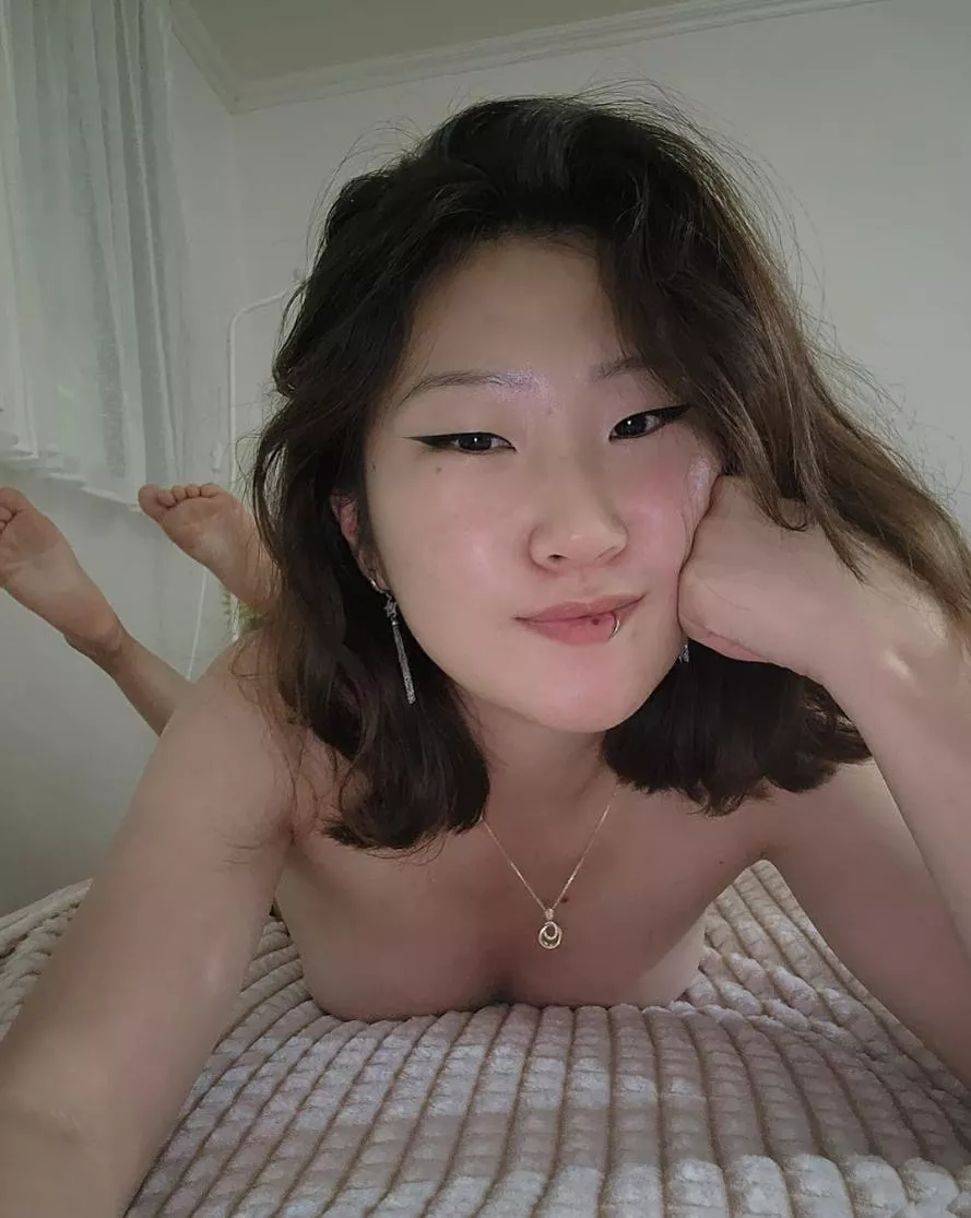 Please lick my soles honey.. (OC) posted by Emi1on