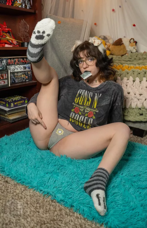 Puppy says “it goes in here” by Mxxn_irl