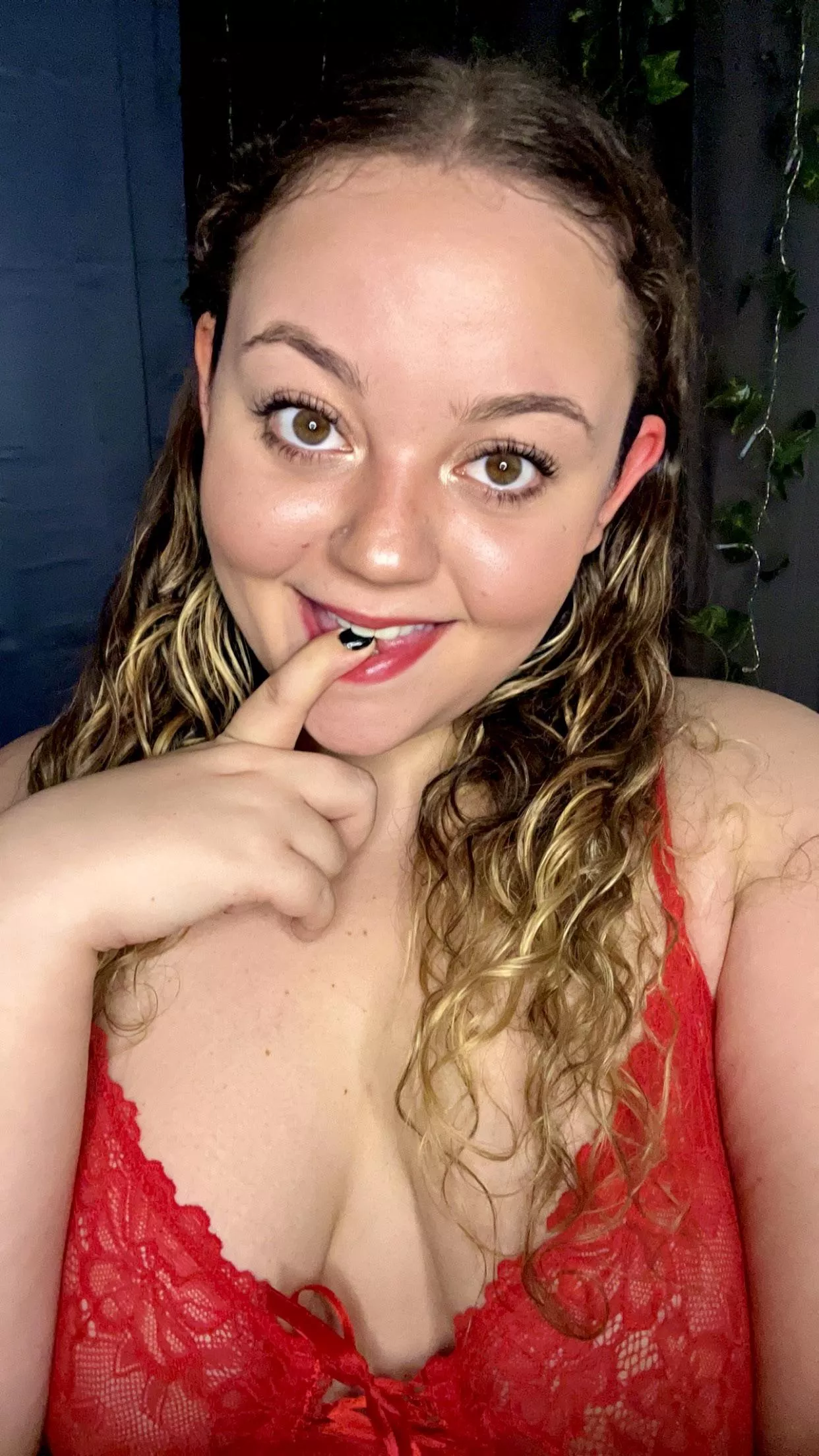 React if you’d give me a kiss 💋 posted by WorkNumerous