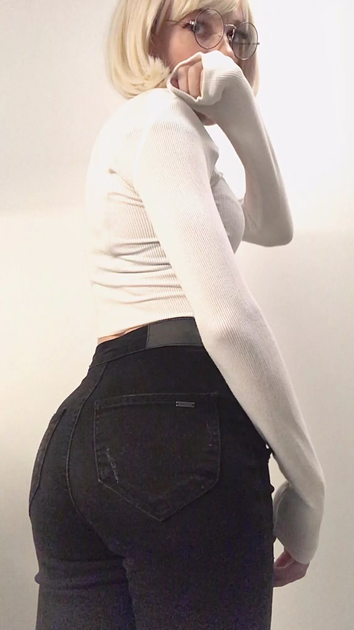 shyyy >•< posted by bakabakaface