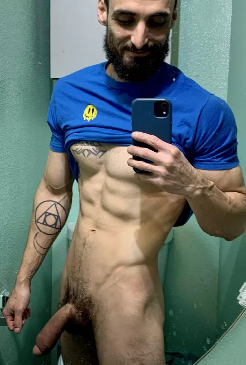 Single file line for the free crea[m]pies ! by Additional_Example93