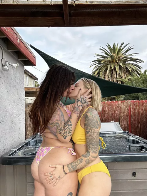 sweaty makeout seshes are our fav by friendshiphullabalo_