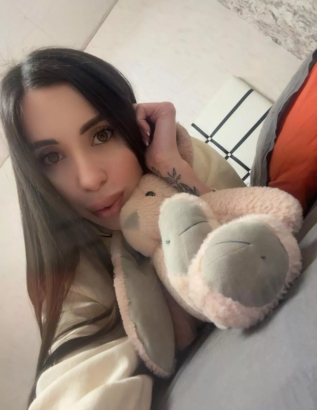 that ass is curvy posted by queljo