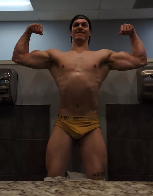 Thick forearms ❤️ by meaty_tarzan