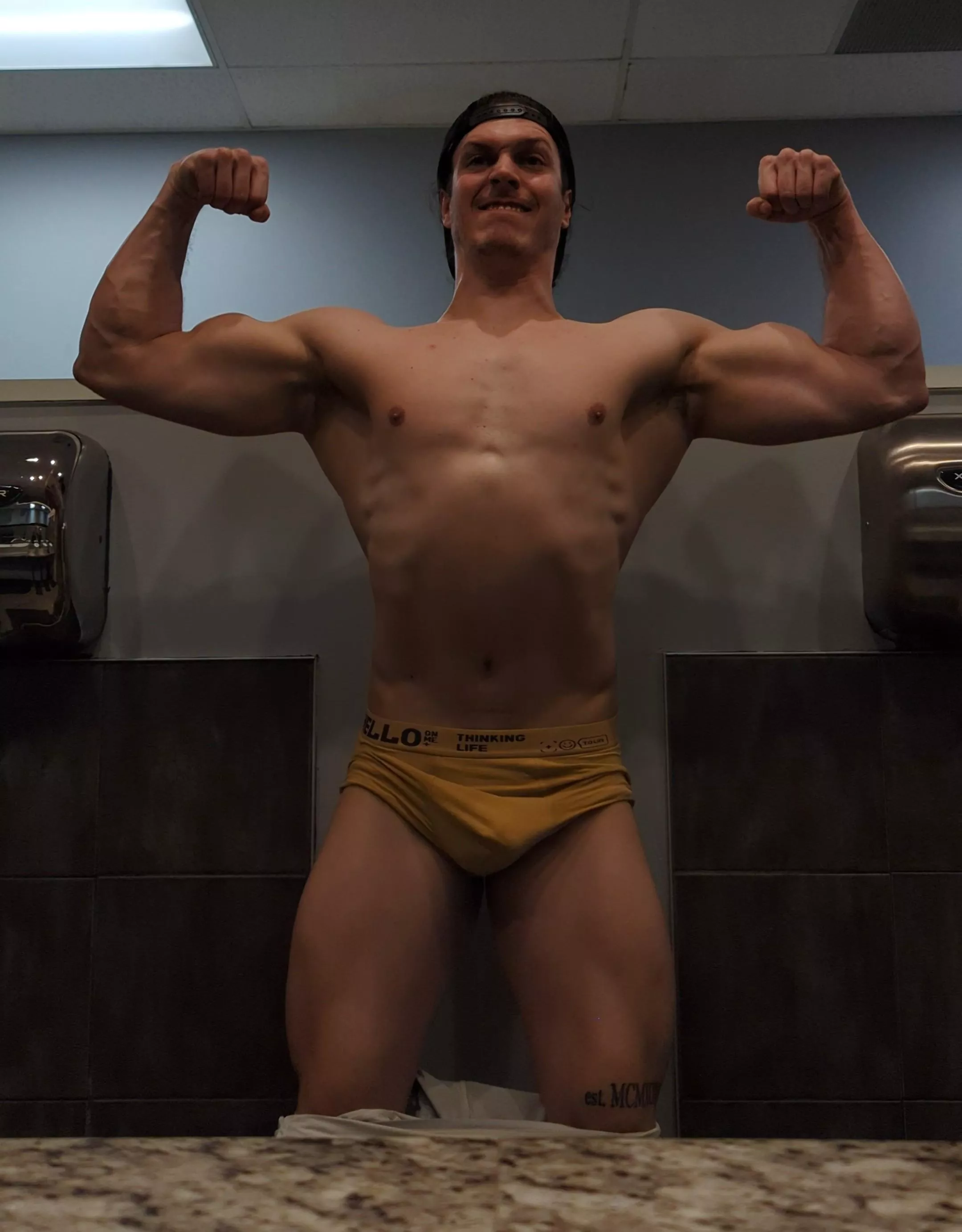 Thick forearms ❤️ posted by meaty_tarzan