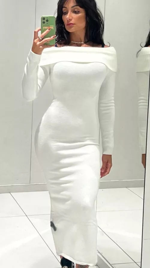 This dress perfectly accentuates all my strengths by VanesssaDiaz