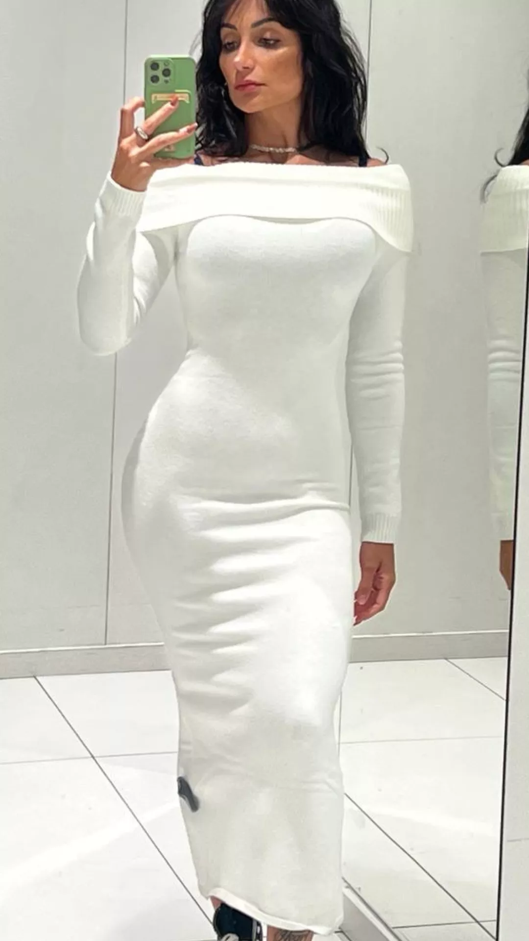 This dress perfectly accentuates all my strengths posted by VanesssaDiaz