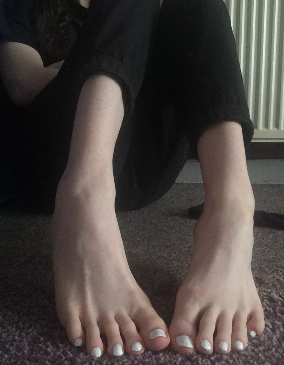 Toes sexy enough to worship 💋 posted by MissPirait