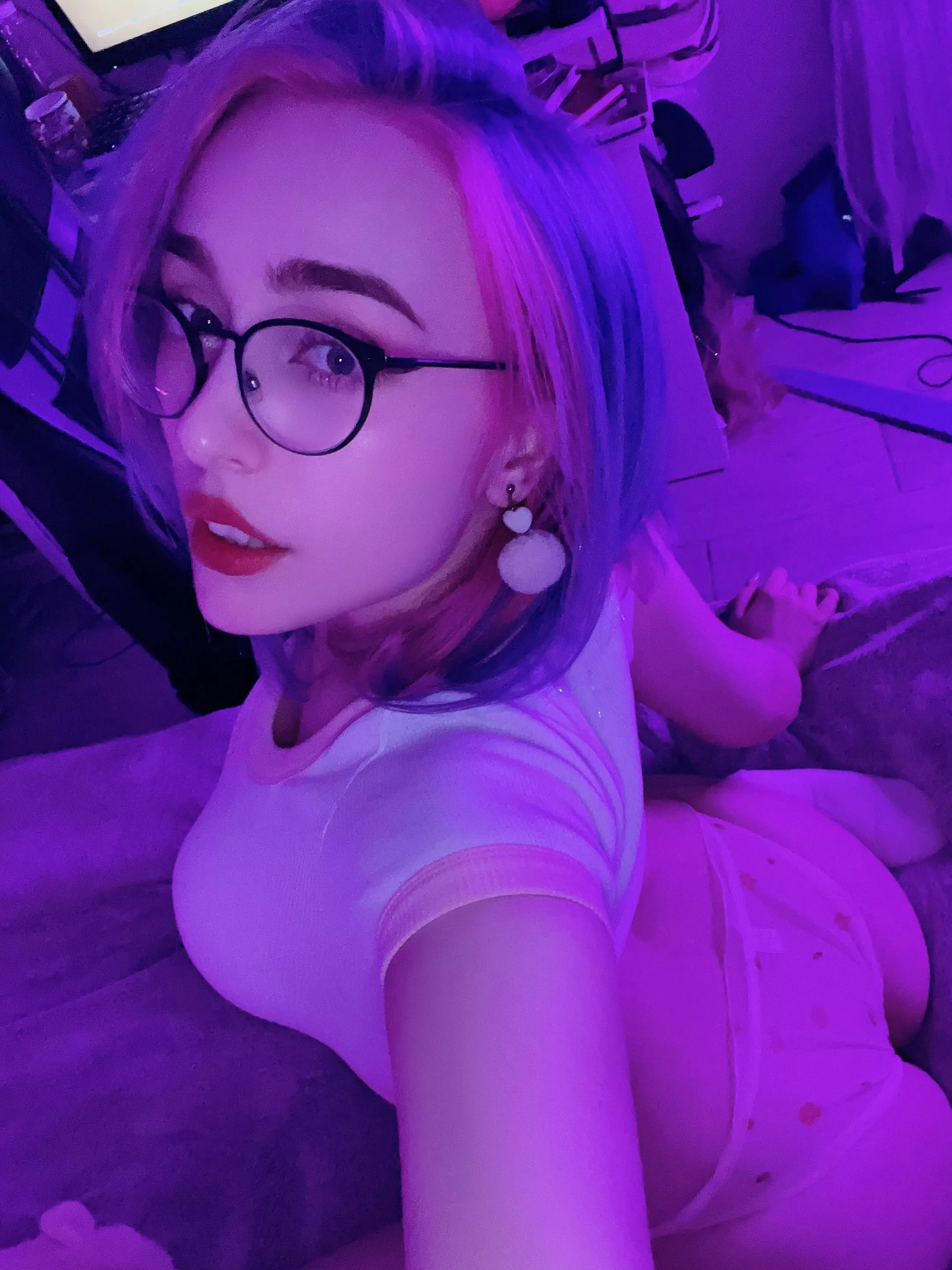 Who’s up? Let’s have some fun😈 posted by geekystreaker