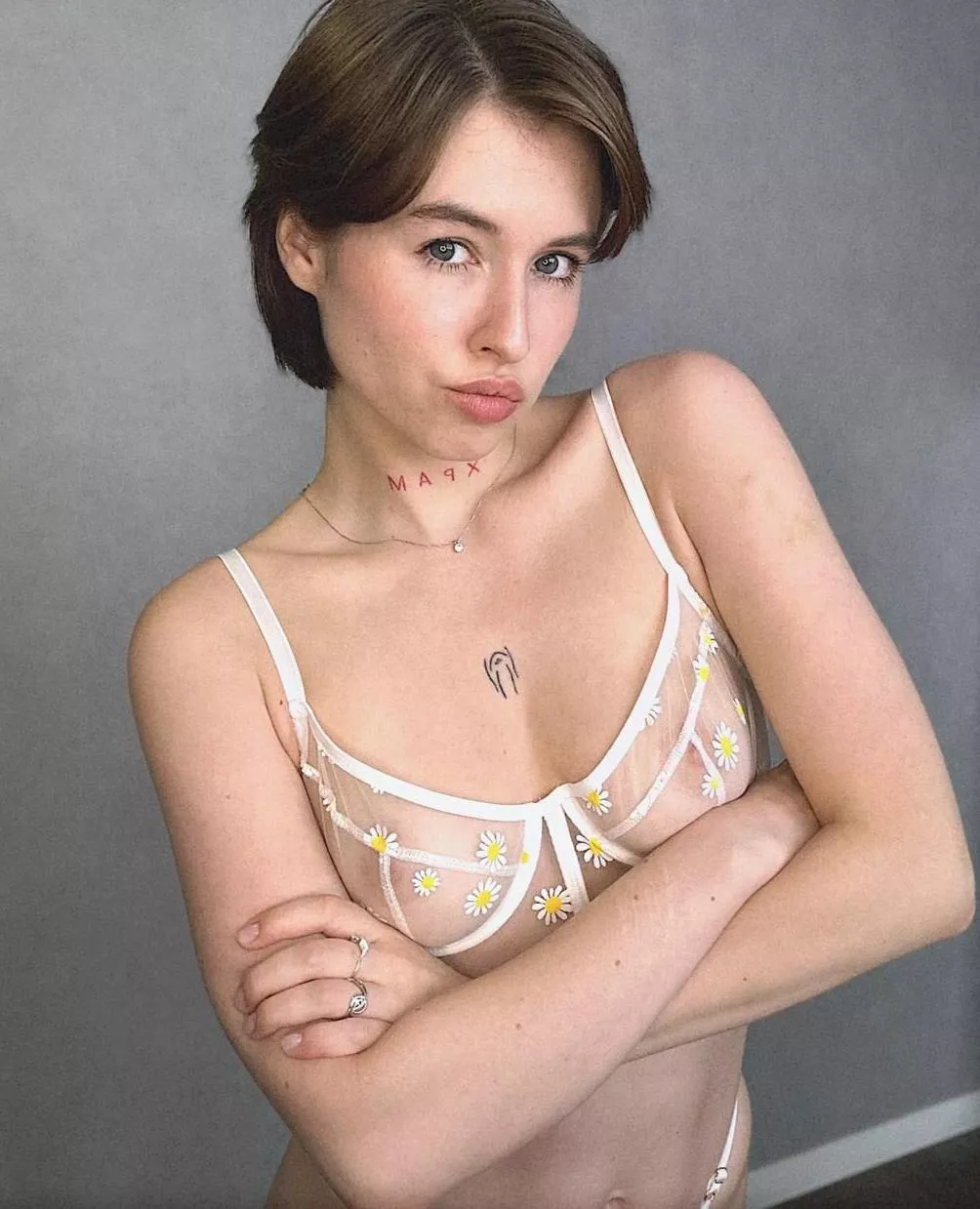 Would you agree sharing me with your friends? Perfect wife for u daddy posted by pplklp