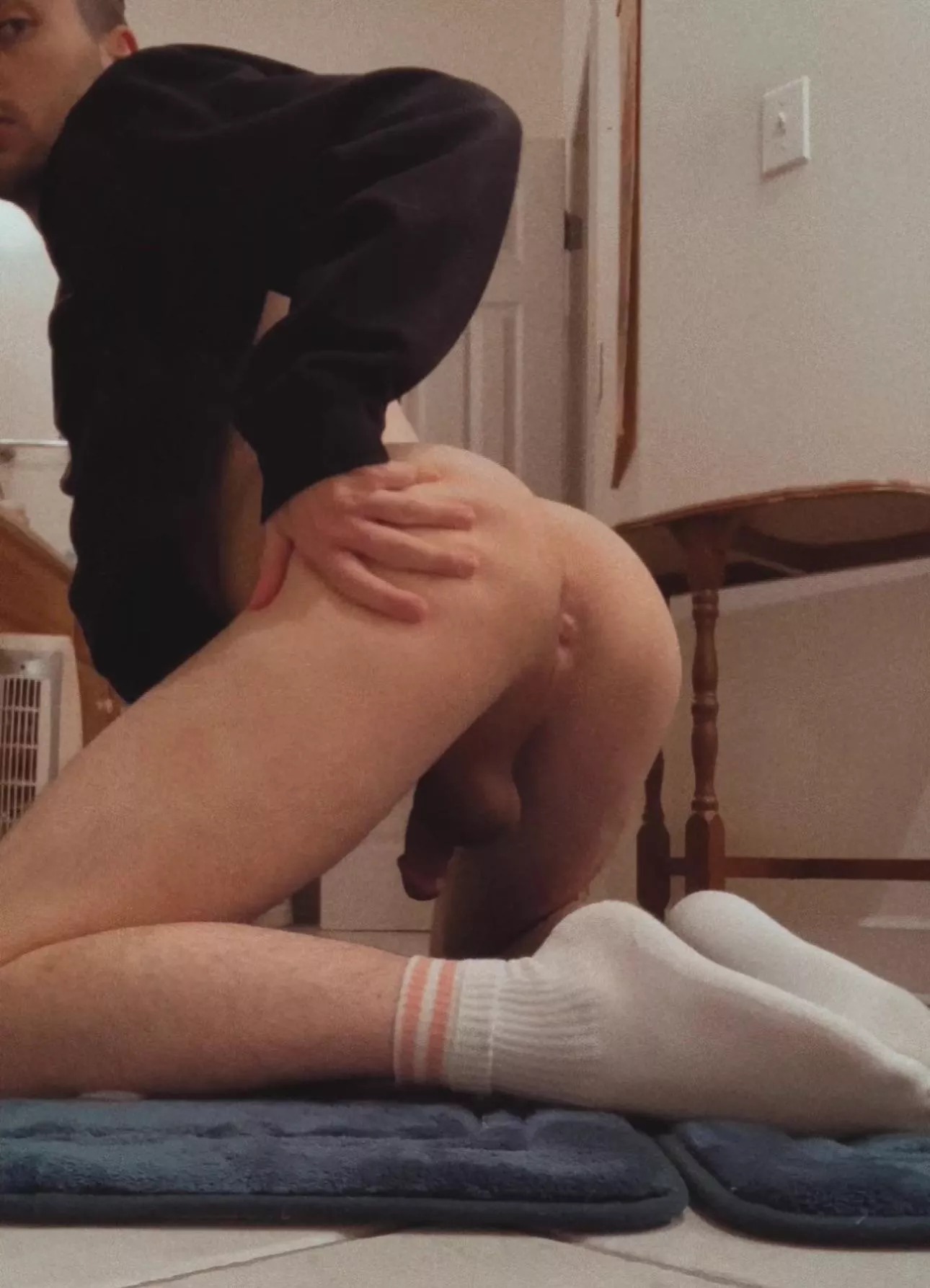 would you smash my tight lil hole? 🥵 posted by starvingforartists