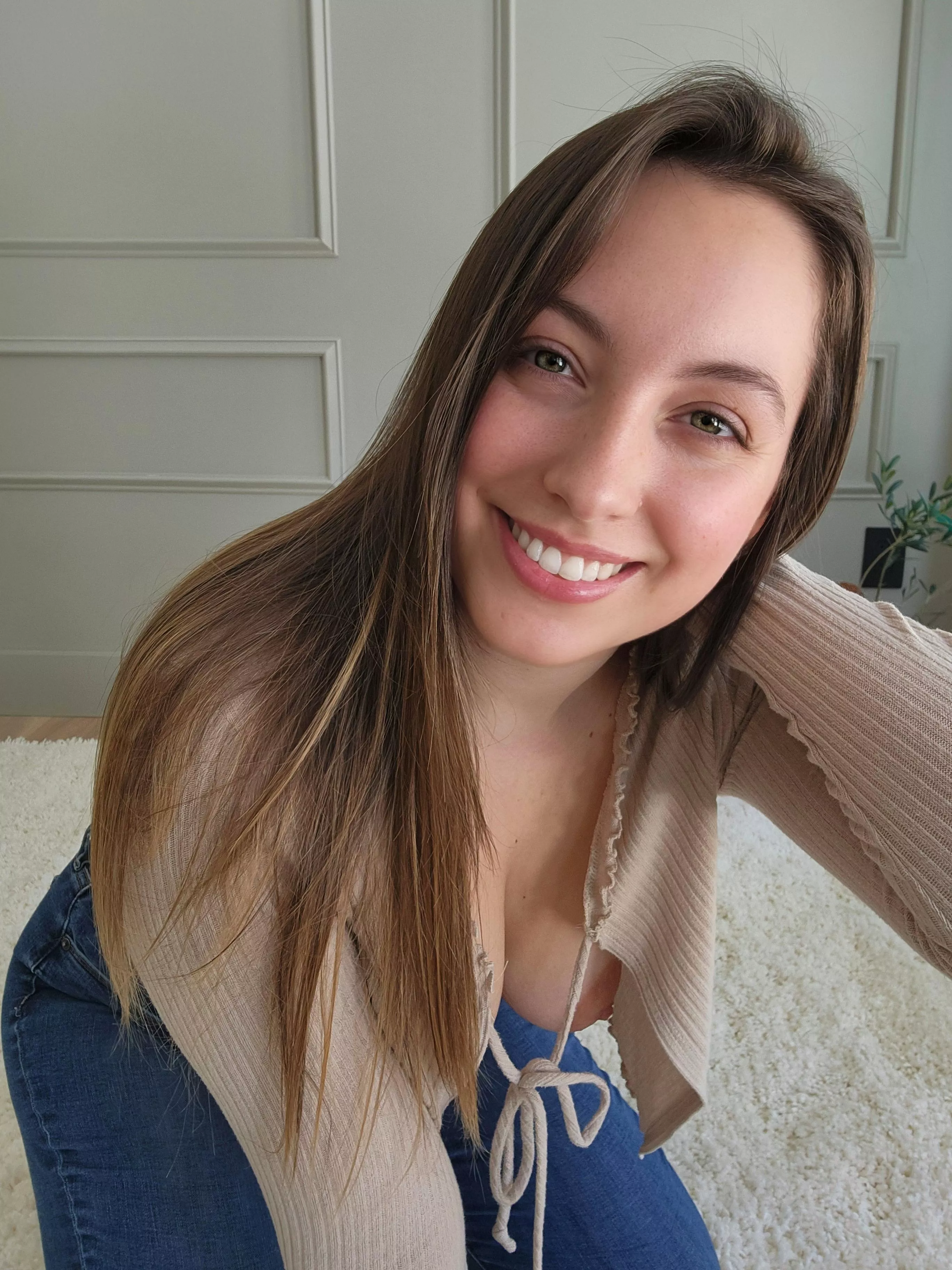 You can see it down this shirt so easy posted by sophie_fenmec