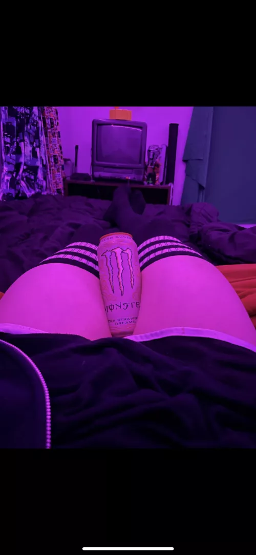 19 usa I swear I’m straight just need someone to talk to  by Top-Hamster6137