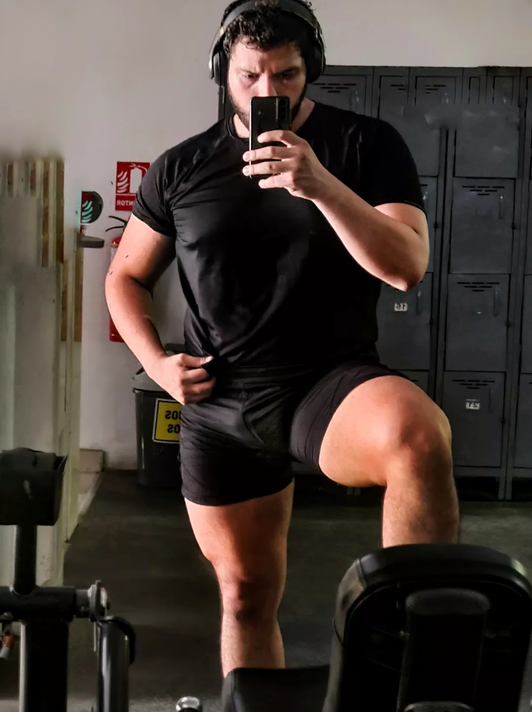 Any gymbro for here? 👀 posted by Grandotesexy