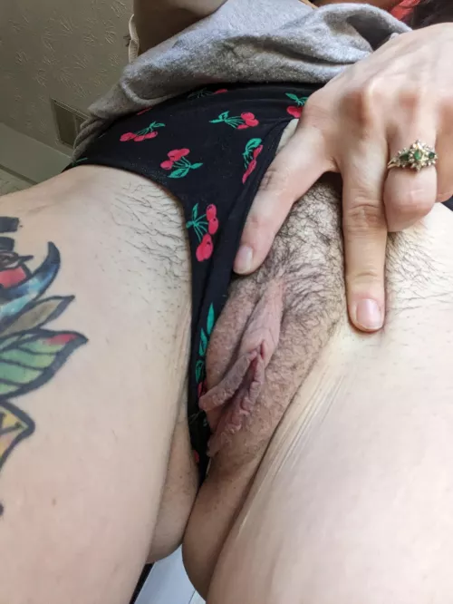 Do you like the view down there by kitsarah_