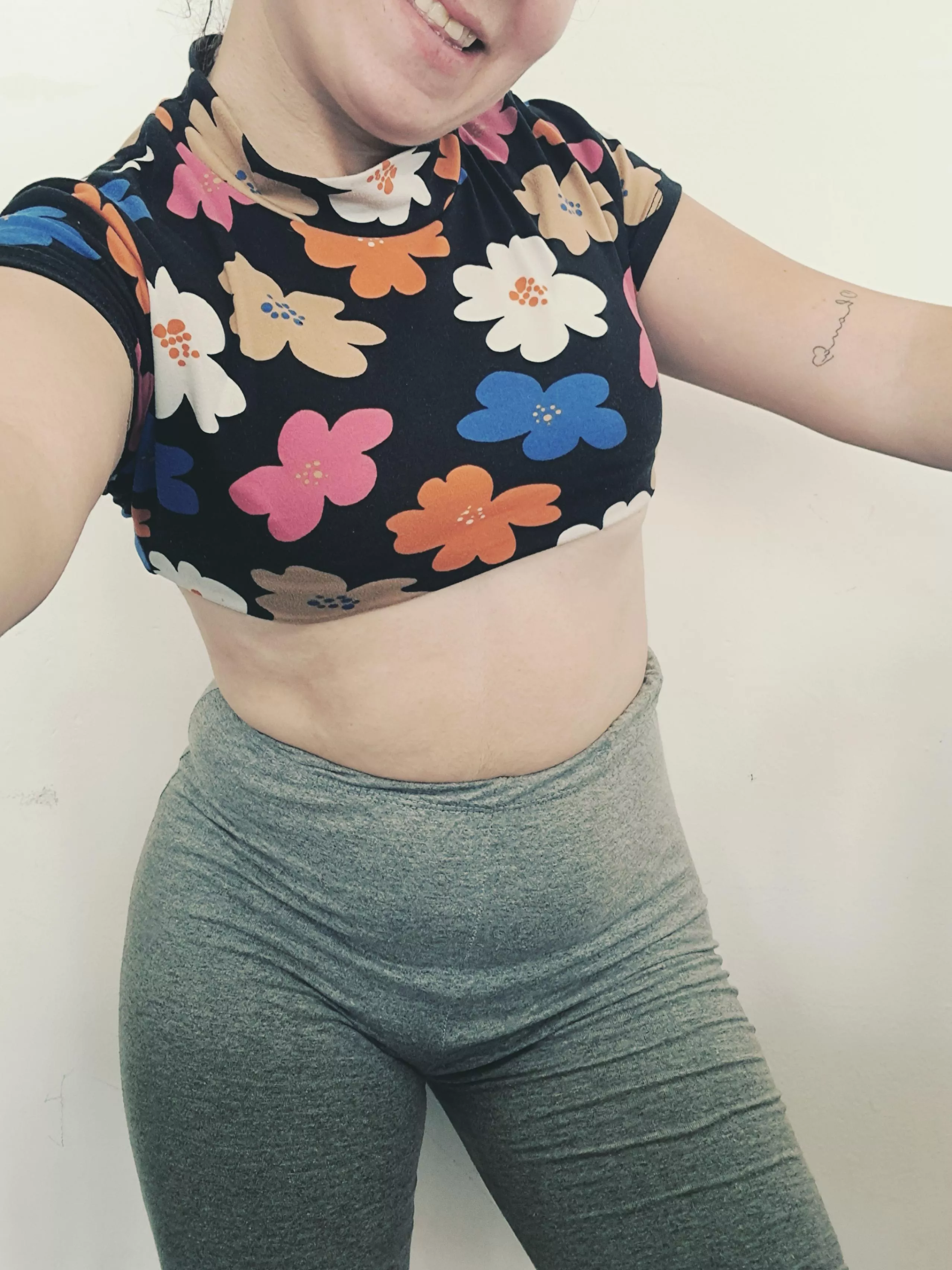 Do you like this super short and tight-fitting garment? posted by dgbebiiita