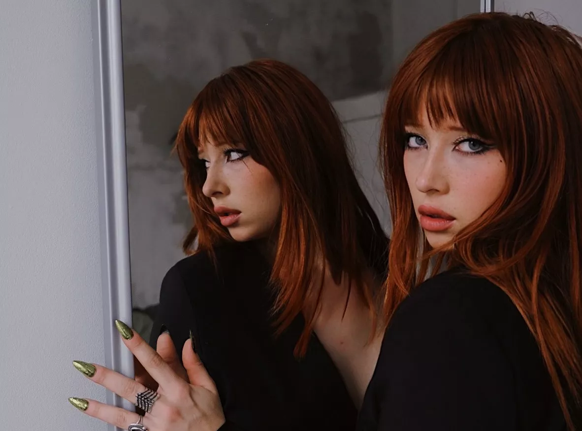 Eve Close posted by Dawntodusk87