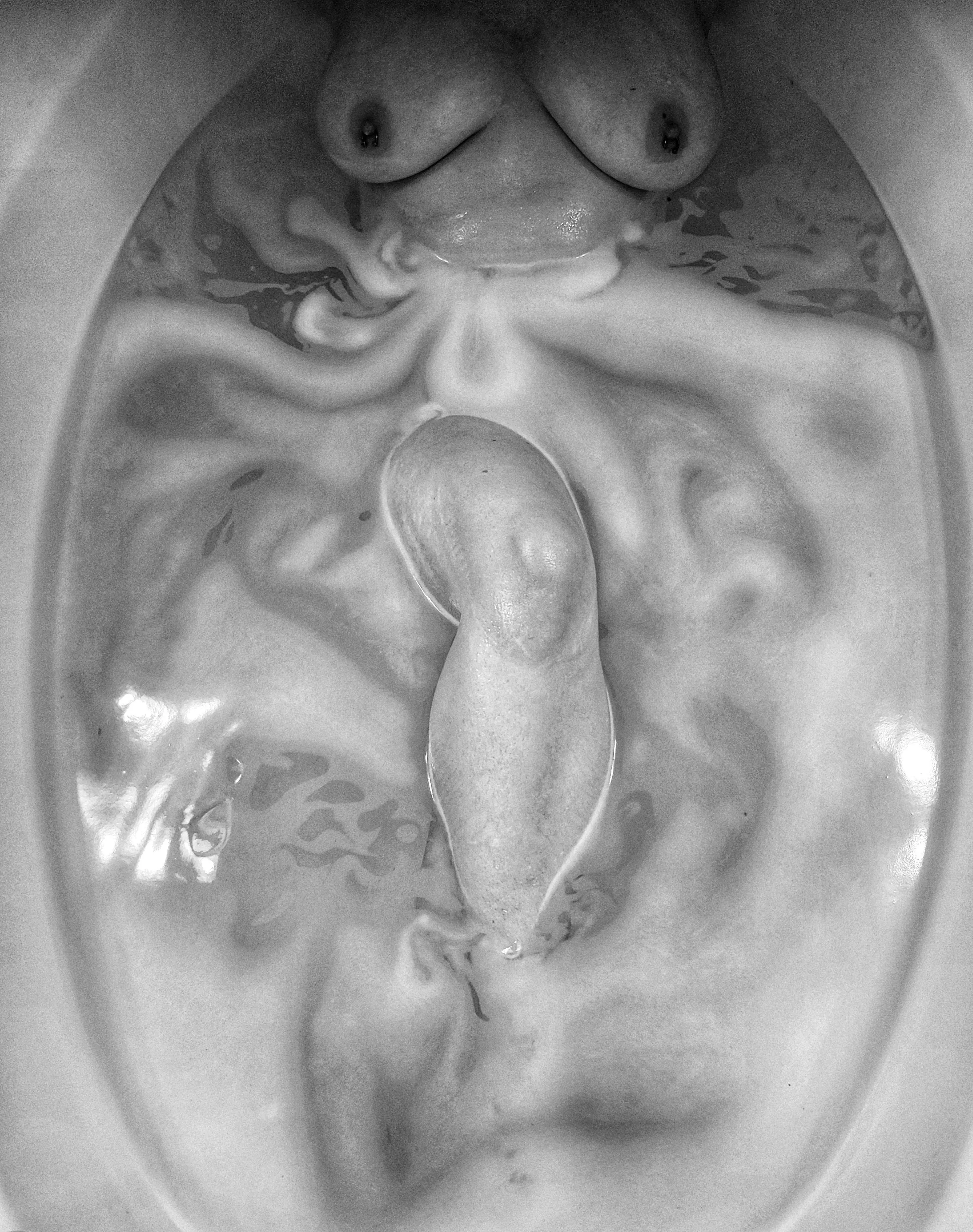 Fun in the the tub posted by Kenro366