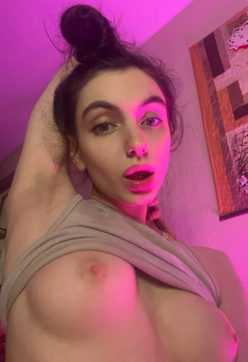 Hope u brave enough to sniff and lick my pits after 2 days without a shower by sweetiexxsx