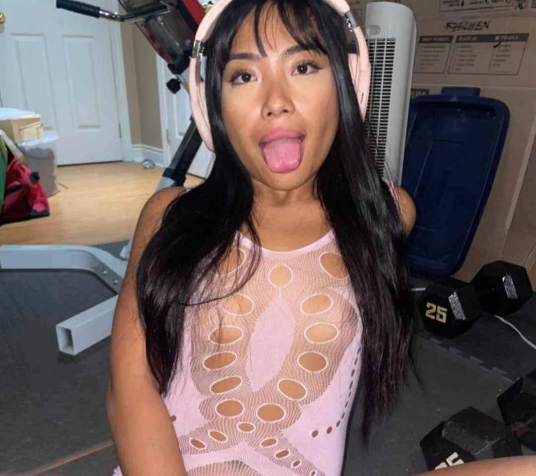 horny gymslut looking 4 dick  posted by asiandolldesires