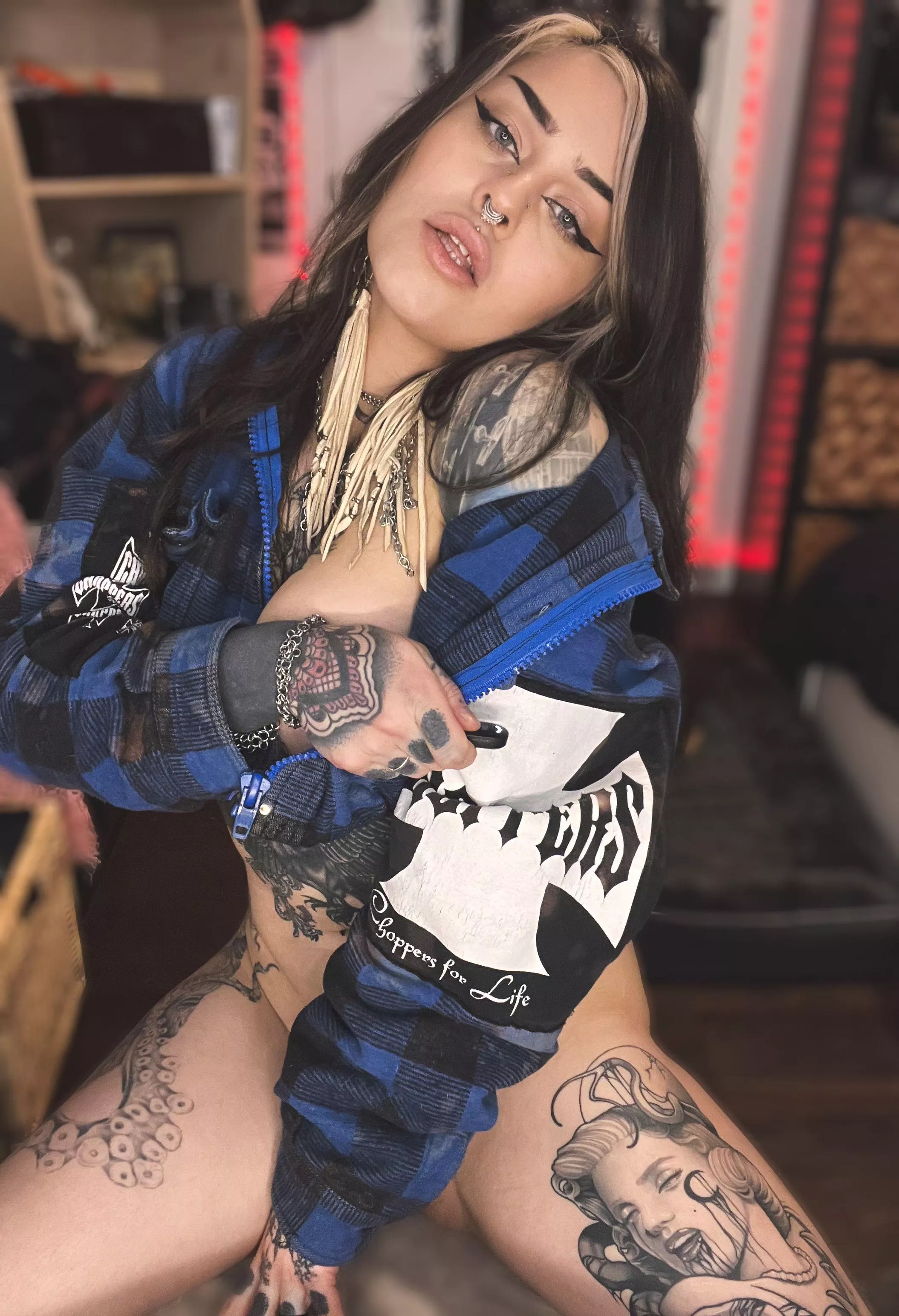 Horny milf ready to pounce posted by sarahmoonsuicide