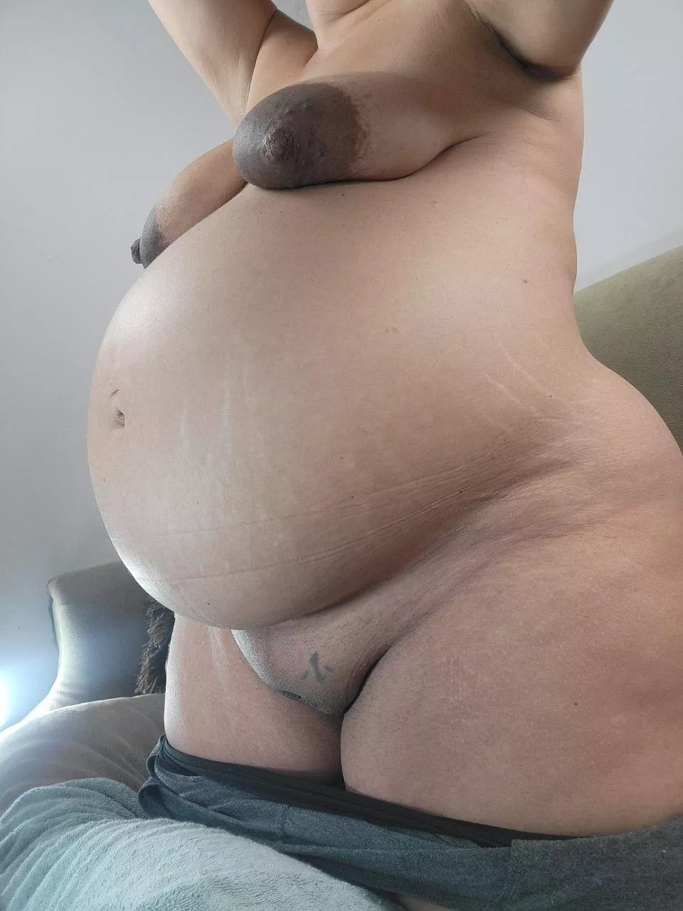 How do you like my 38 week bump? this is my biggest bump in all 4 of my pregnancies! posted by Chelle00069