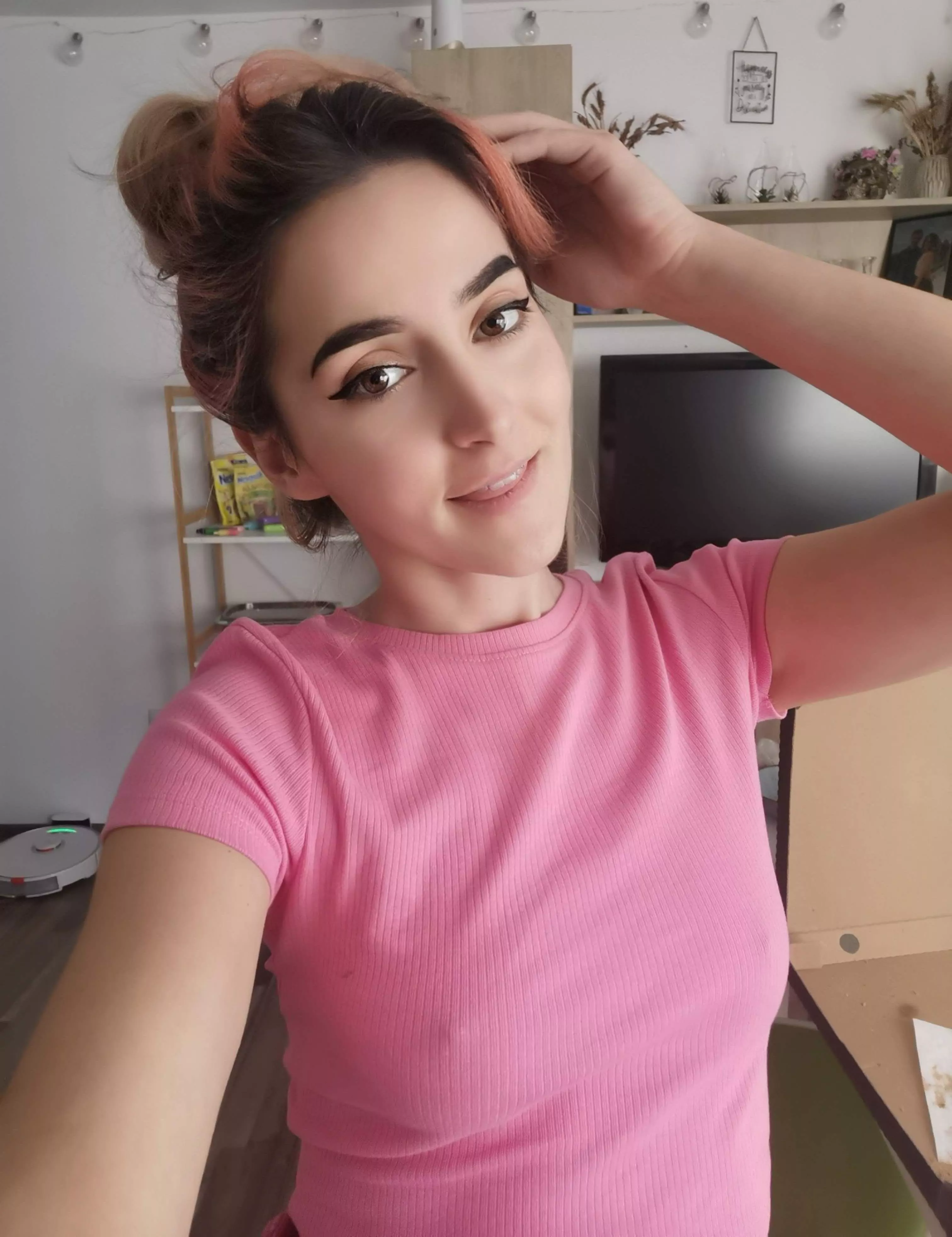 I kinda like how I look in pink  posted by miremi137