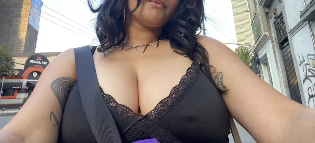 I’m having so much fun showing off on vacation! by rozie46