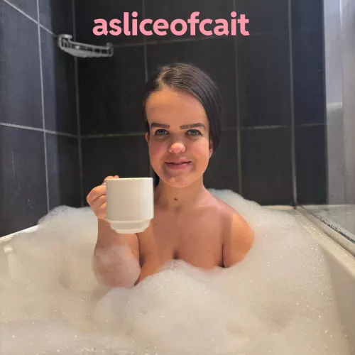 I'm running a bath today...  by tinydwarflady