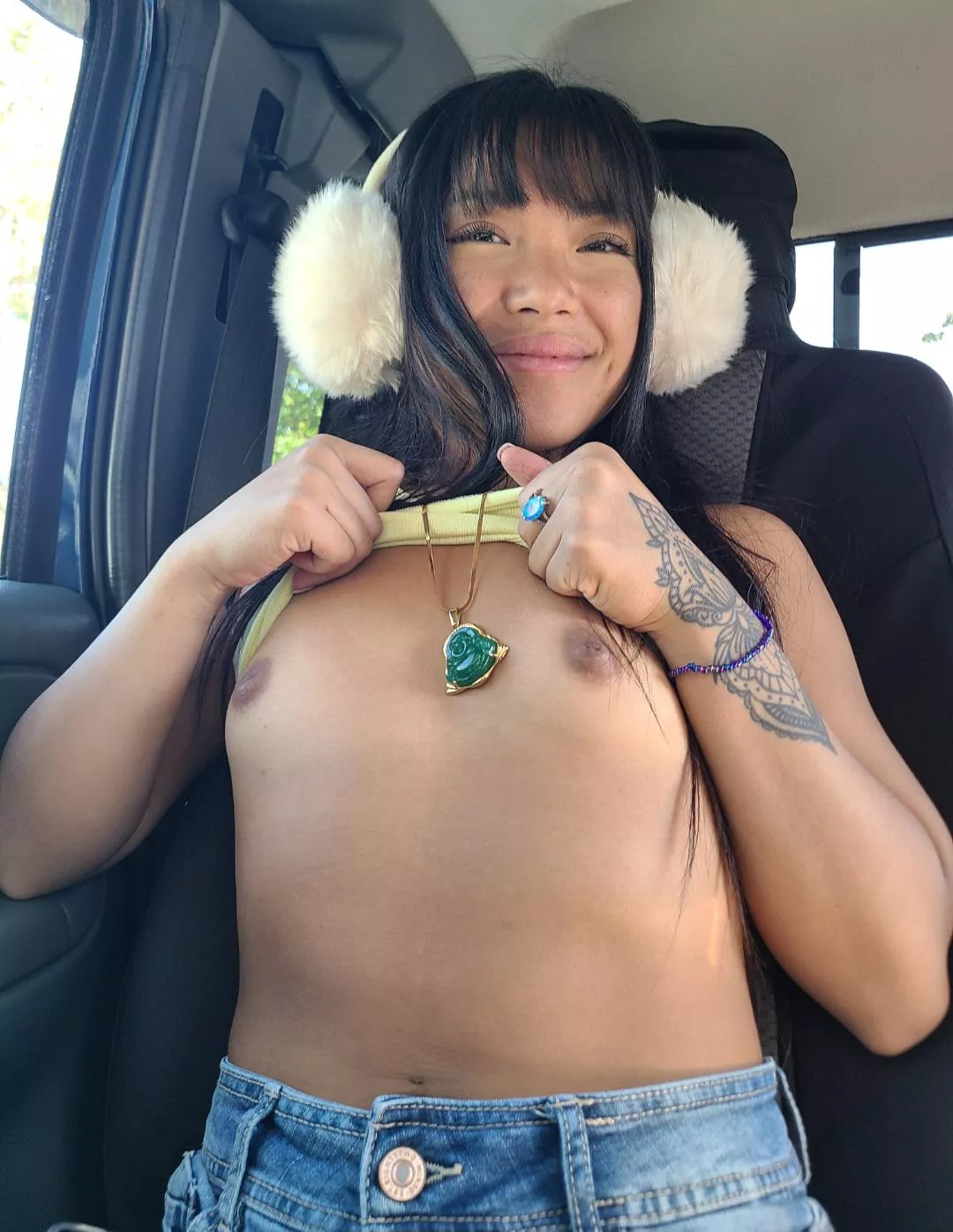 im sucha good girl ;)  posted by asiandolldesires