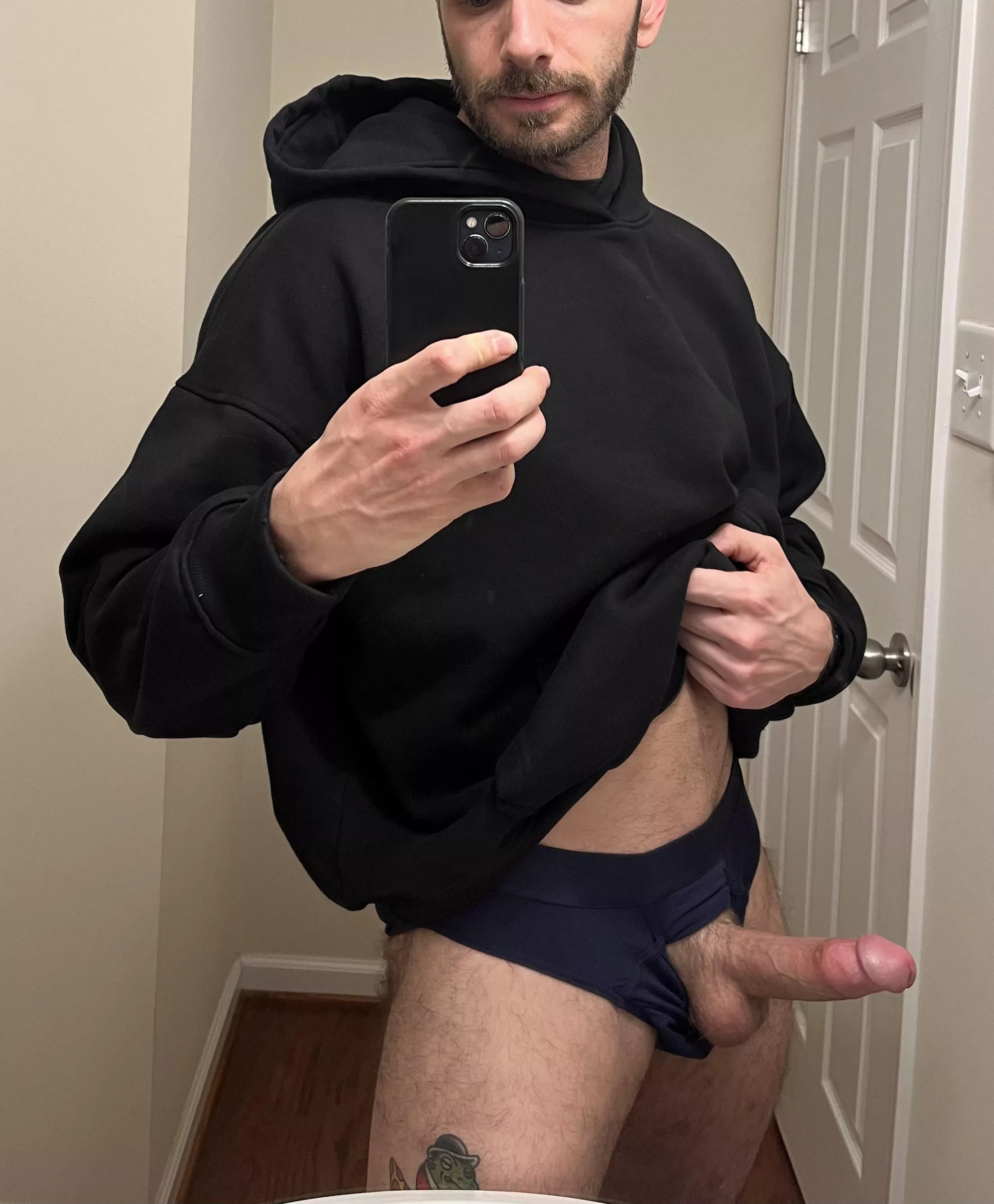 Jusssst peaking out posted by throwthisaway8900