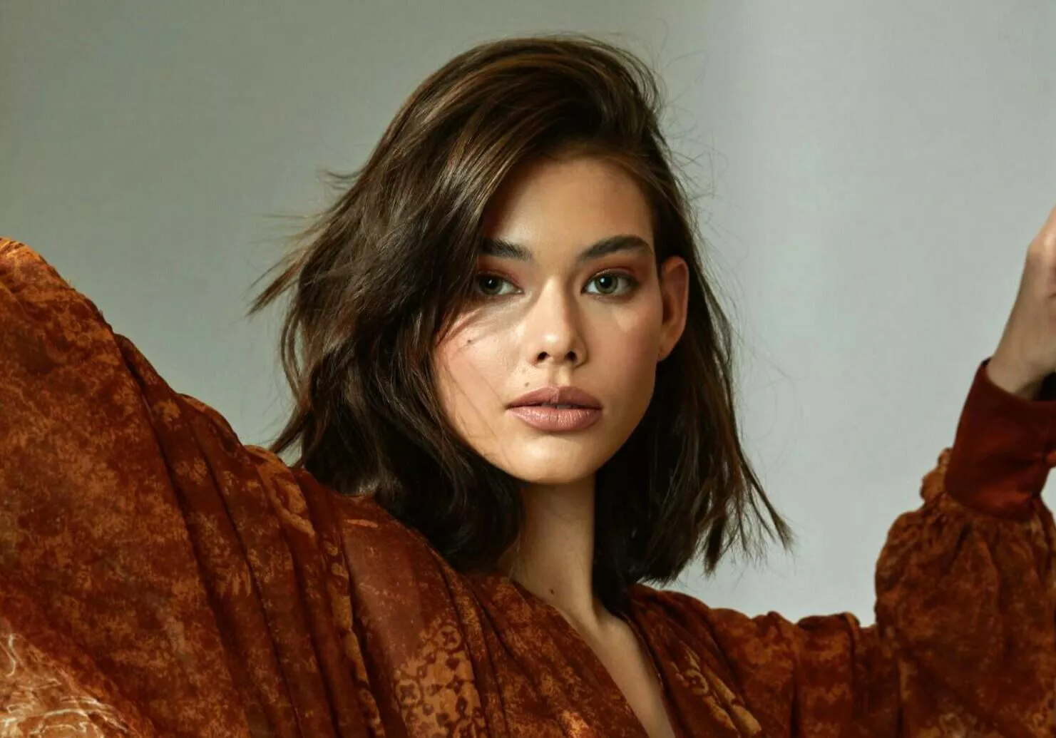 Laneya Grace posted by qwer5r