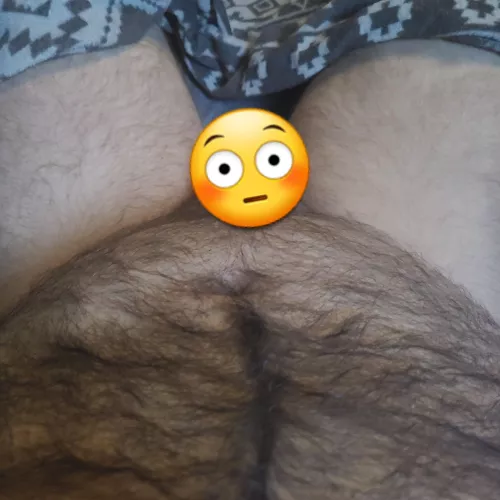 Laying in bed naked all morning & horny. Who wants to cuddle and lay on my hairy belly? by femboysexer