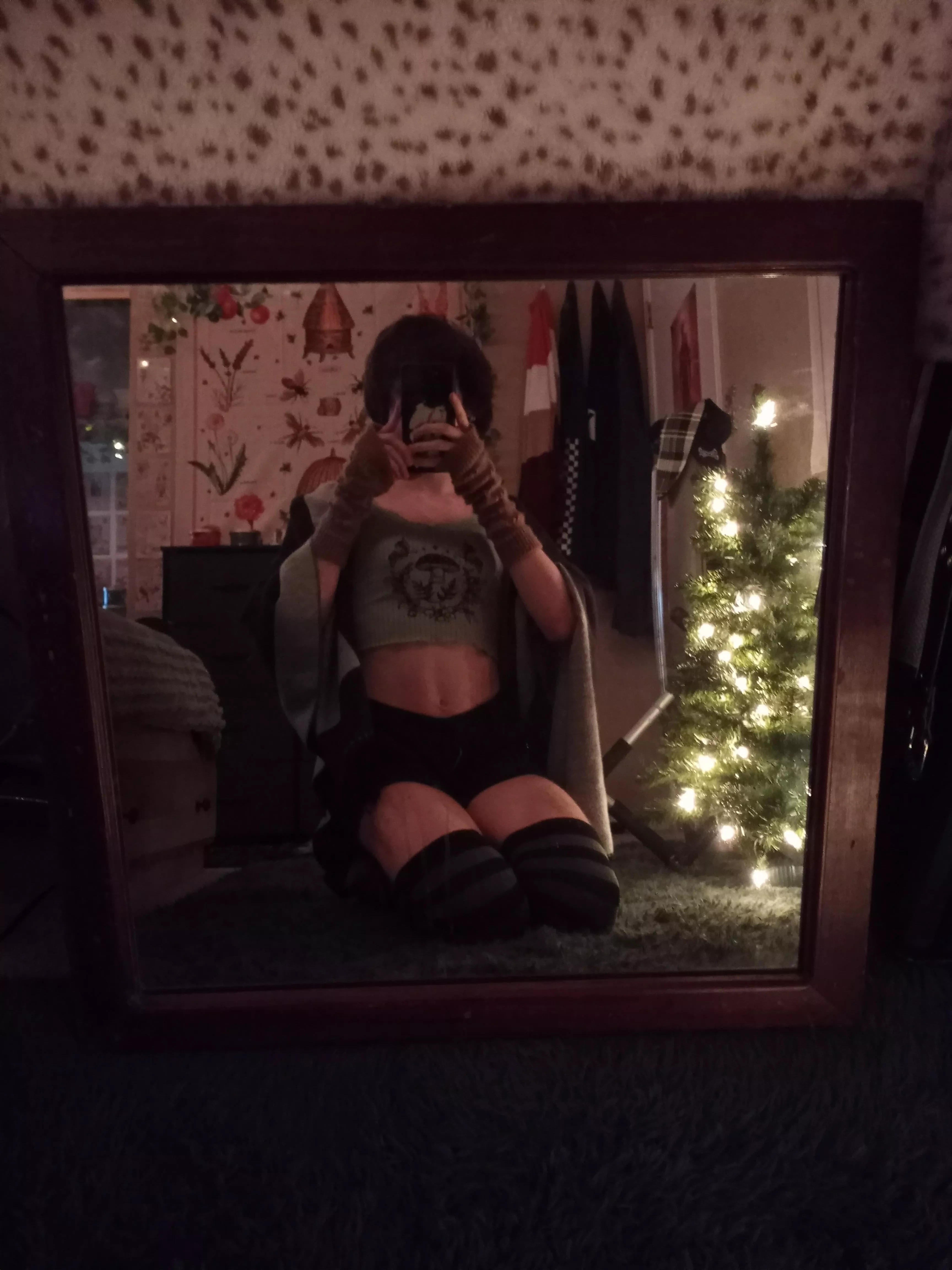 my skin is so shiny in this lighting~ <3 posted by AdoraBunnii