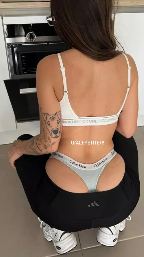 showing my panties to everyone by alepetite18