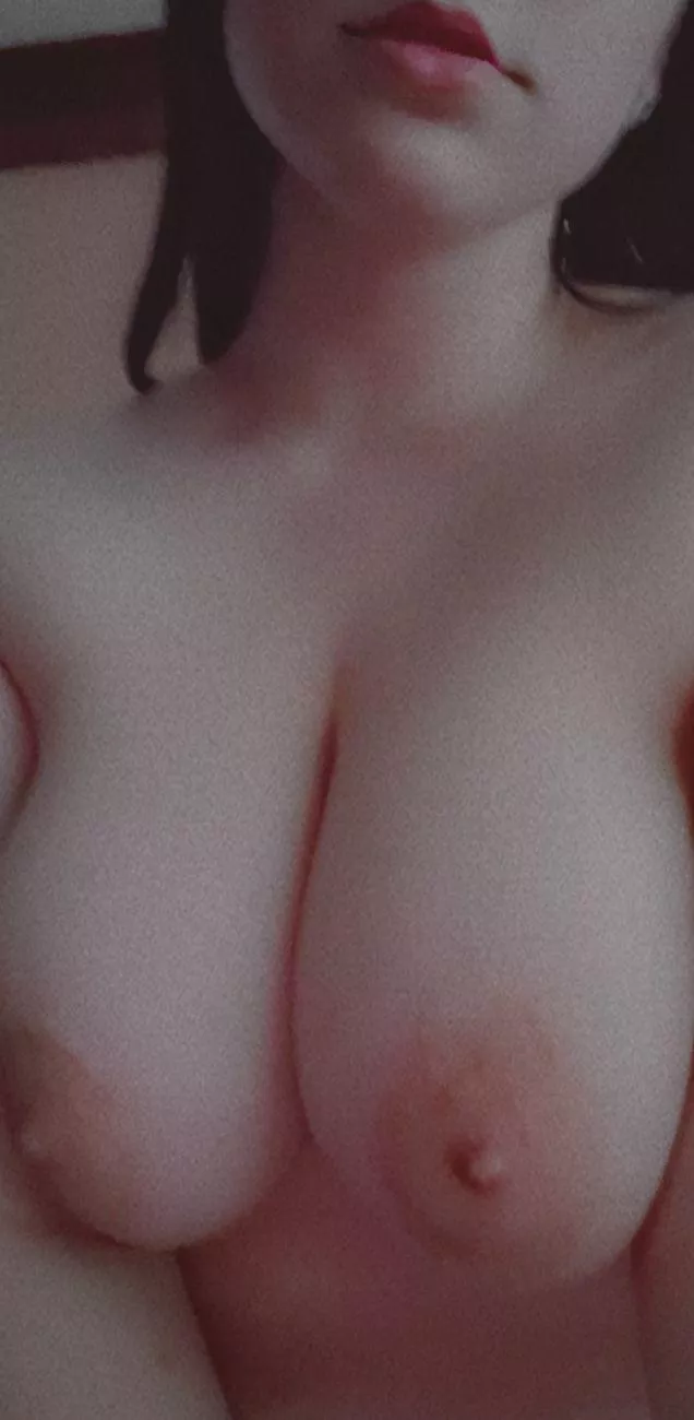 What do you think🤔😍 ( milf) 😘 posted by baby_autumn_moon