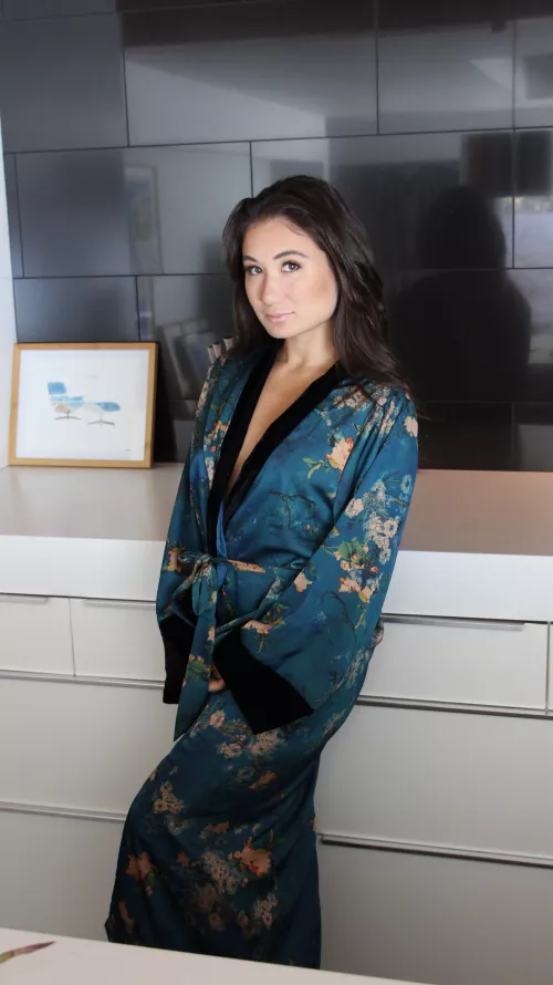 What’s for dessert, honey? by nikkidavisxo