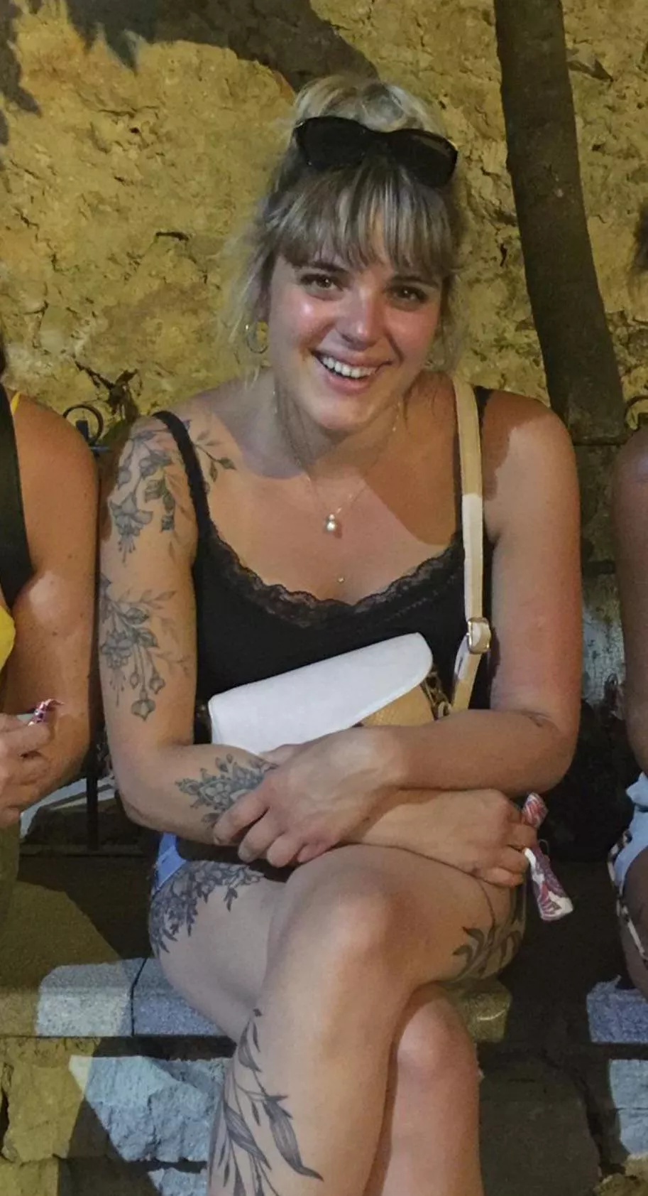 Who wants to cum for my gf? posted by elliotkar44