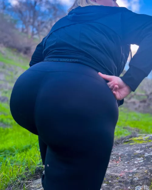 Workin those glutes by AuroraKinsleigh