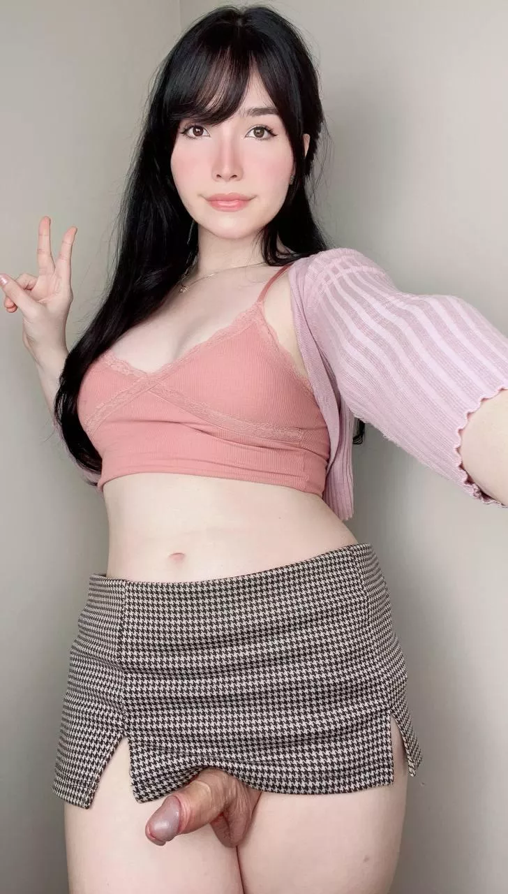 would you take a kneel if I commanded you to? 😼 posted by ArianaAngelsxo