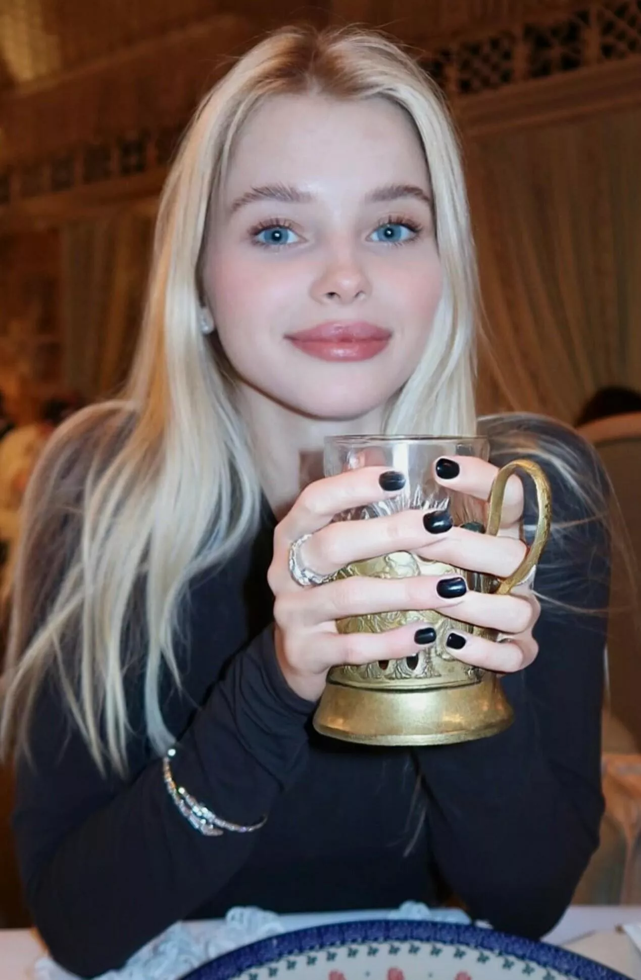 Alla Bruletova posted by qwer5r