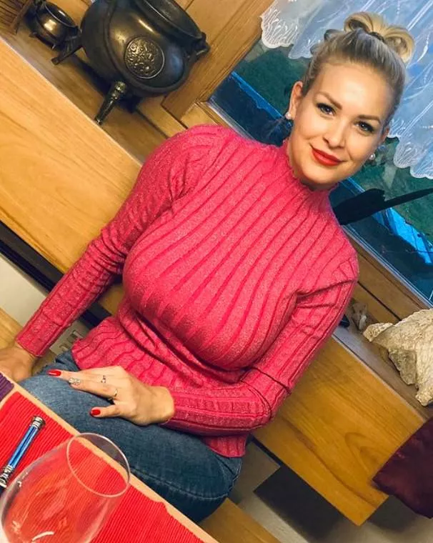 blondie in red posted by rhard28