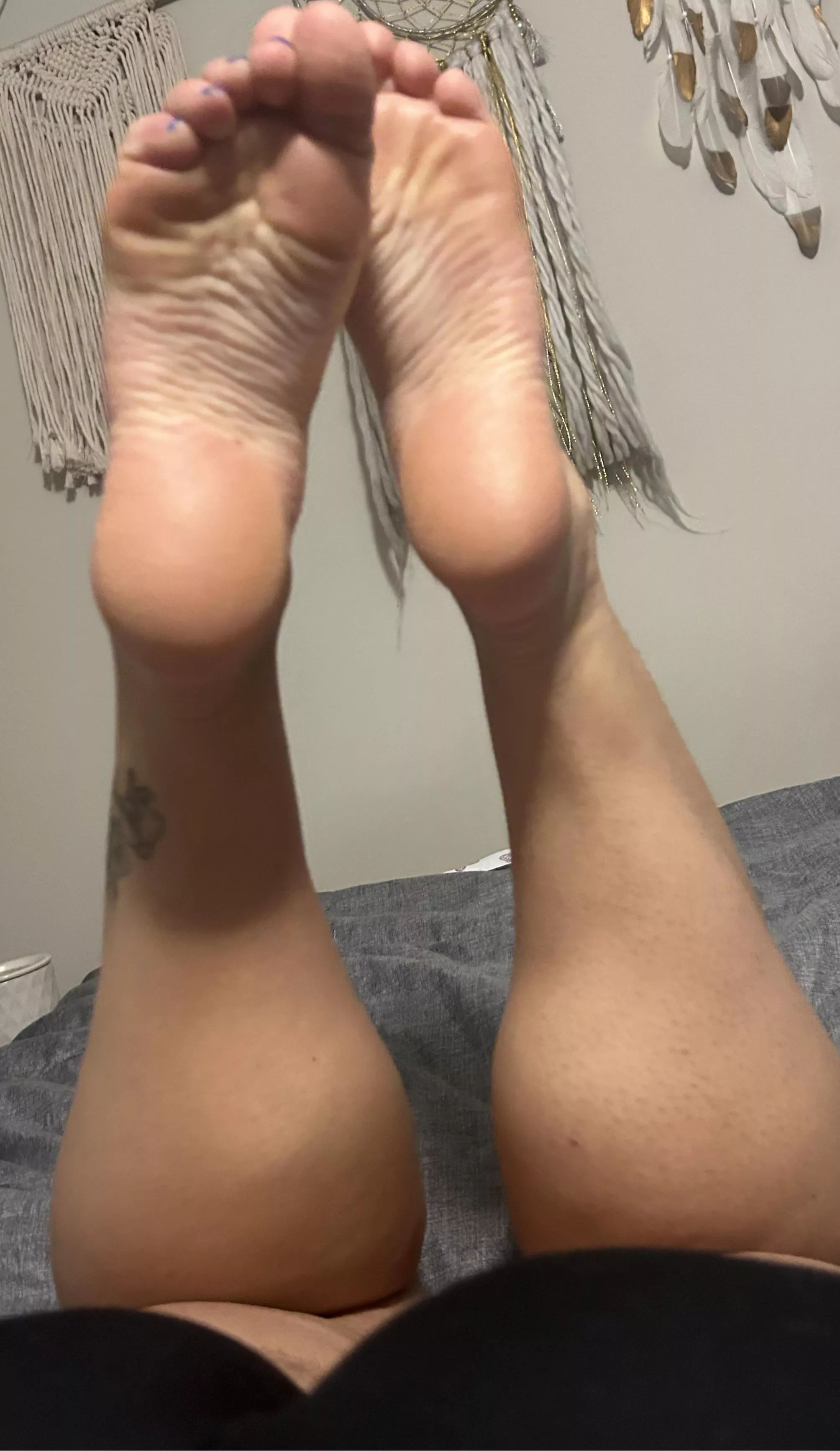 come kiss 😘 posted by goddessarabela