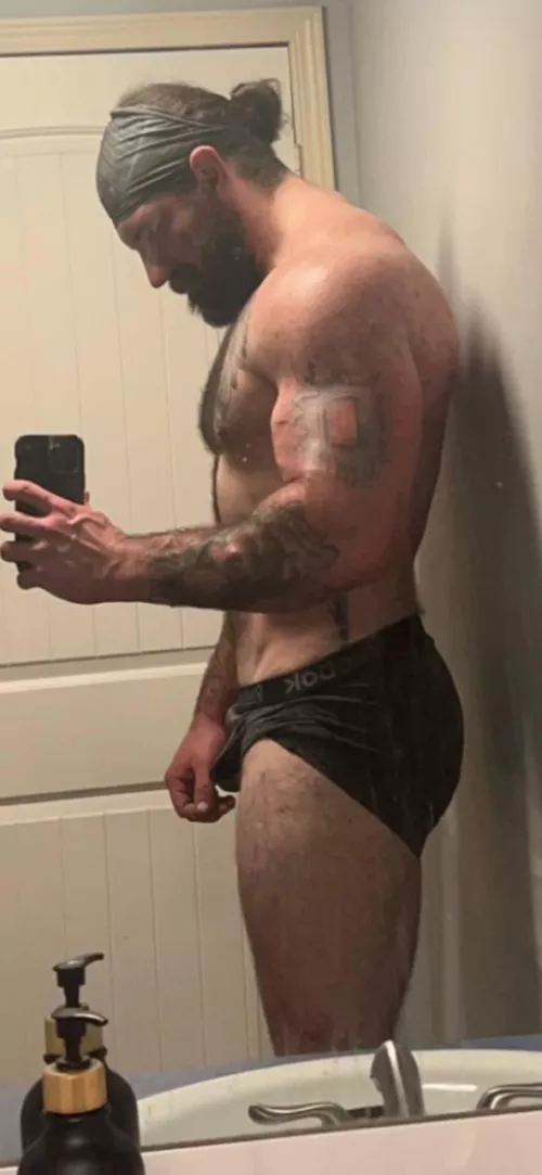 Did no one ever teach you to knock? 🤨 by dylanmarkss