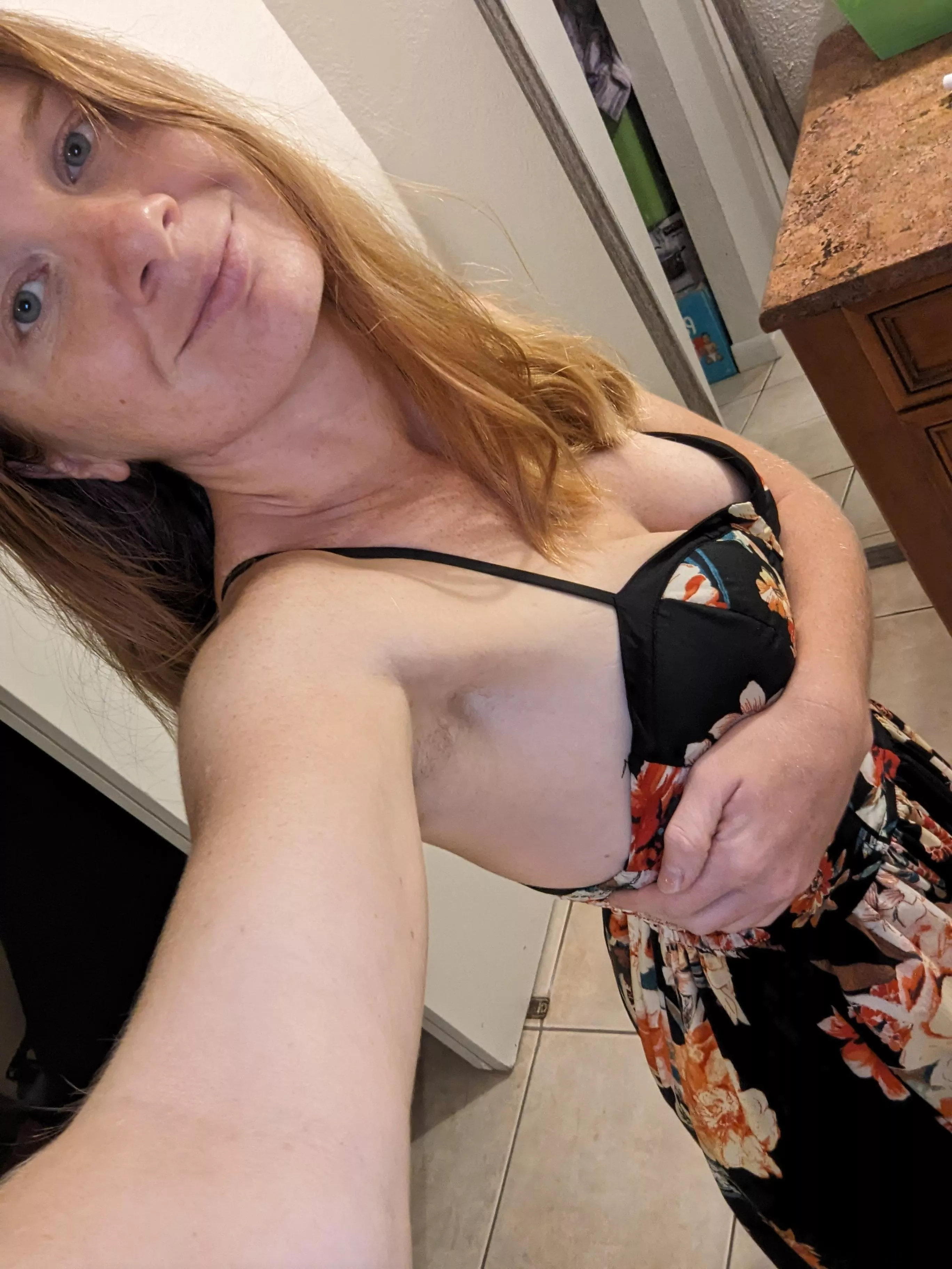 Freckles and freespirit that light up the room🌟 [F27] posted by Redlilyrose