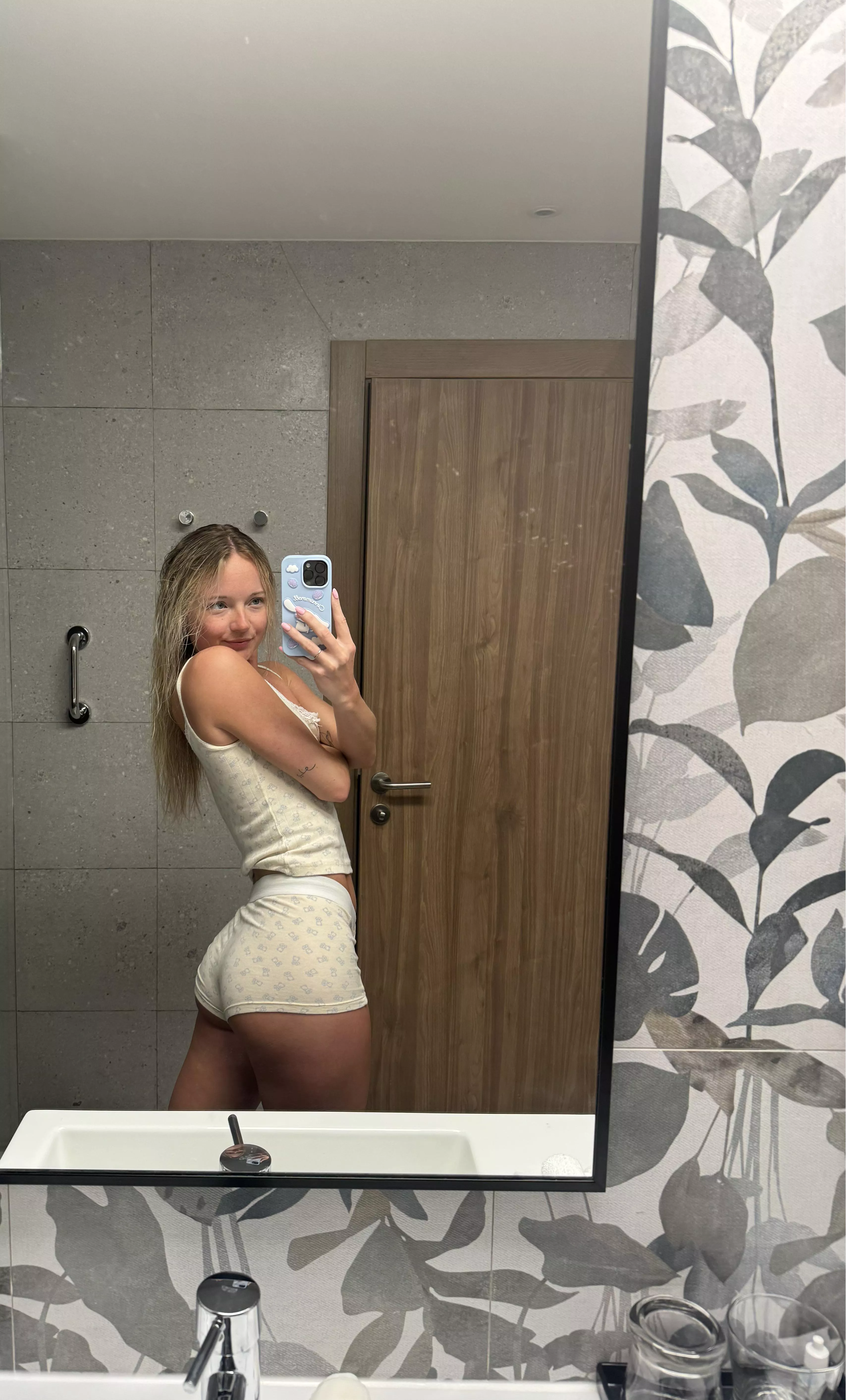 Horny can you help? posted by Lucyybrooke